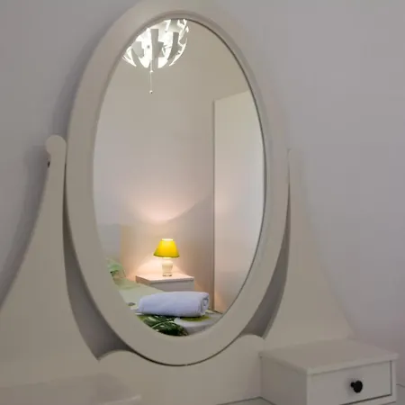 Lux S Pogledom Na