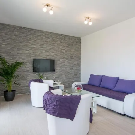 Lux S Pogledom Na Апартаменти Трогір